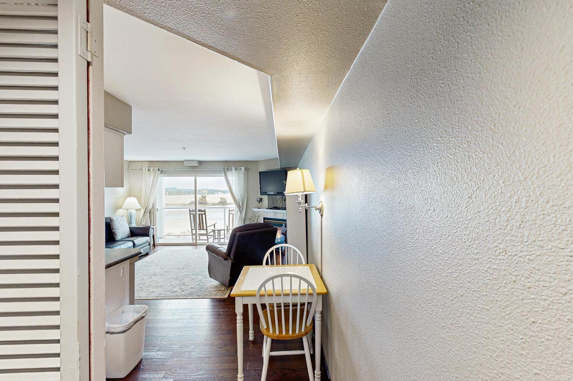Waters Edge Apartment Salishan Beach Phòng bức ảnh